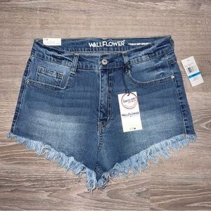 Wallflower Fearless Curvy Super High Rise Frayed Jean Shorts size 9